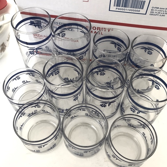 Vintage Blue Daisy Tumblers - Picture 2 of 3